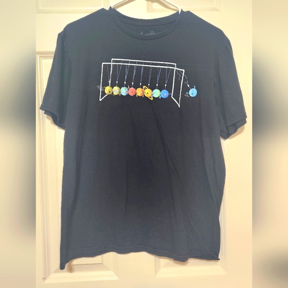 Men's Medium Black Tshirt w Planet design.